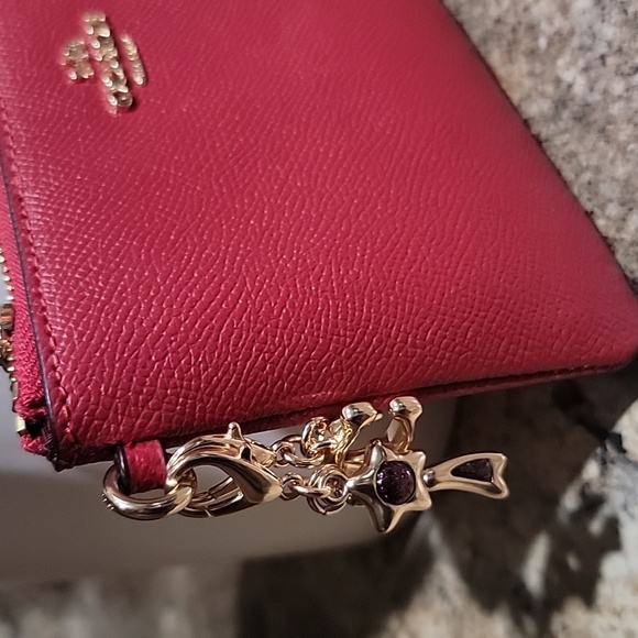 COACH NWOT  Red Wristlet and Charm Set & comes with bow - Picture 2 of 3